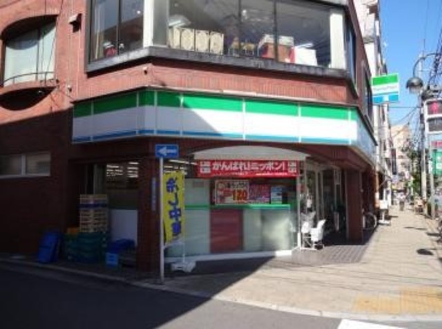 コンビニ　ファミリーマート東日暮里六丁目店（コンビニ）まで102m