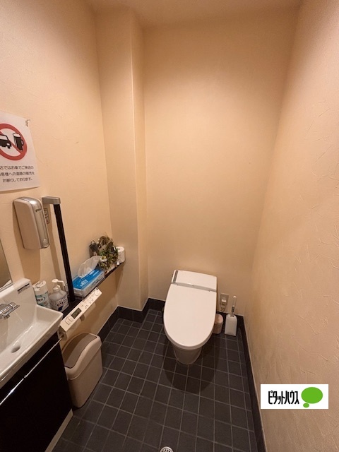 三軒家西1丁目店舗付き戸建のトイレ写真