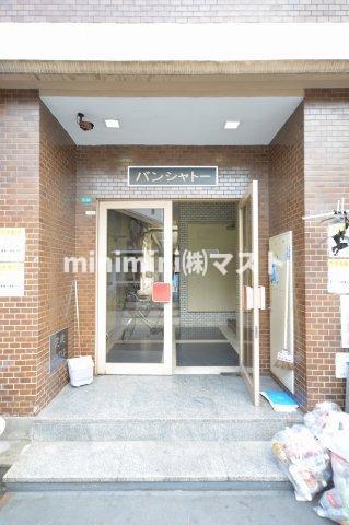 地下鉄御堂筋線 大国町駅 徒歩8分 6階建 築56年の外観写真