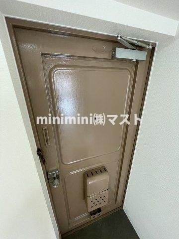 地下鉄御堂筋線 大国町駅 徒歩8分 6階建 築56年の玄関写真