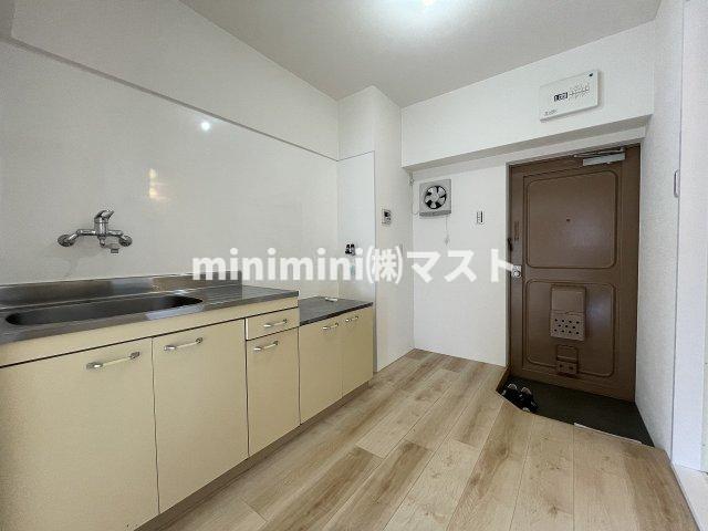 地下鉄御堂筋線 大国町駅 徒歩8分 6階建 築56年の居間写真