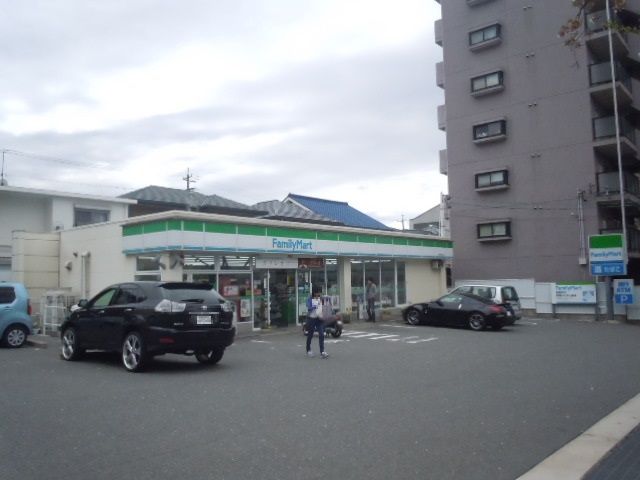コンビニ　ファミリーマート名東藤が丘店（コンビニ）まで486m