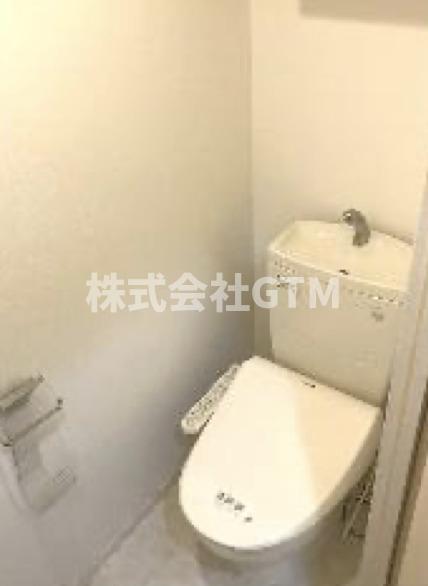 都営新宿線 岩本町駅 徒歩4分 8階建 築24年のトイレ写真