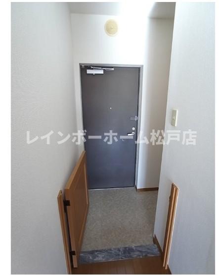ＪＲ武蔵野線 三郷駅 徒歩5分 5階建 築24年の玄関写真