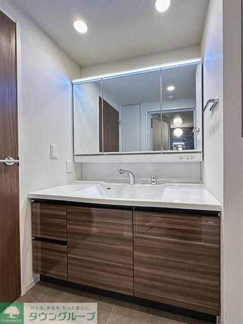 洗面設備　※写真は同タイプ住戸です。