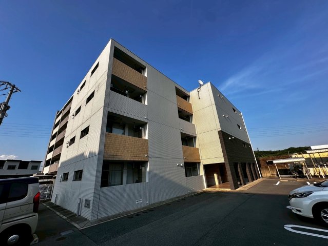 フィレール デュ トラジャIIIの外観写真
