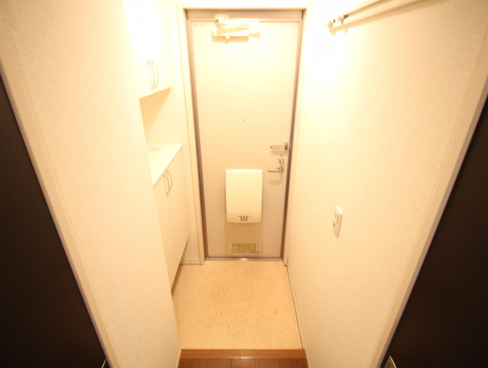 ストラールAの玄関写真