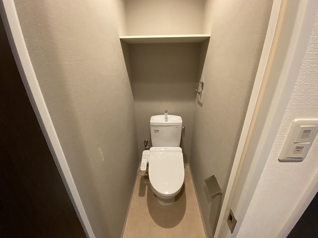 阪急京都線 淡路駅 徒歩8分 9階建 築8年のトイレ写真