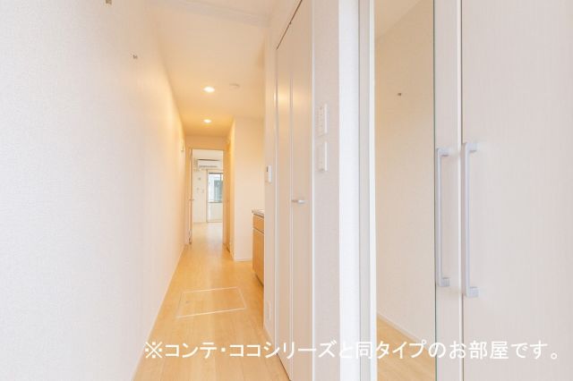 東武伊勢崎線 韮川駅 徒歩14分 2階建 新築の玄関写真