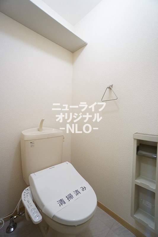 トイレ　あると嬉しい温水洗浄便座付きのトイレです☆