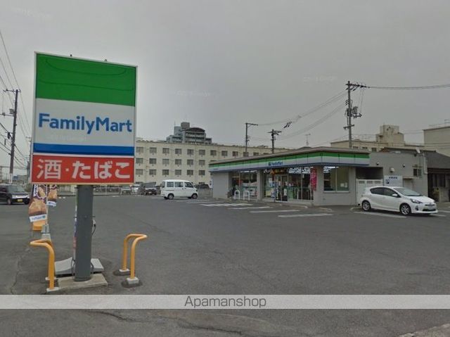 コンビニ　ファミリーマート（コンビニ）まで487m