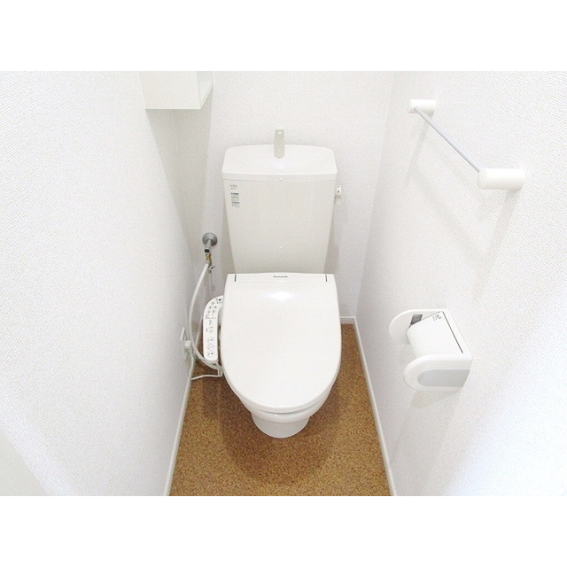 トイレ　暖房便座付きです