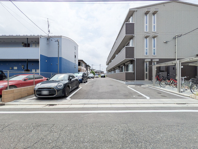 駐車場　駐車場