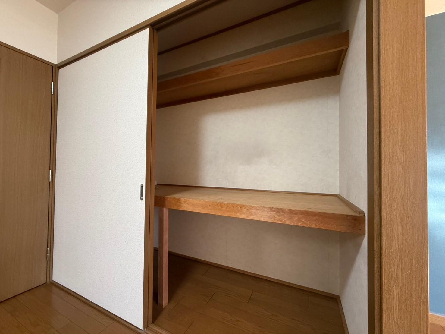 収納　引き違い戸で使い分けができる収納です