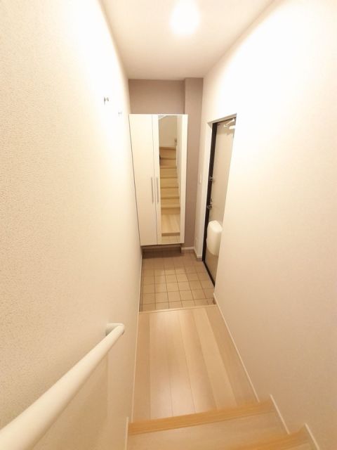 ウェルスフォンテ櫛ケ浜Aの玄関写真