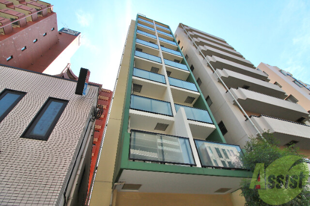 建物外観　シャープなデザインが印象的な洗練の住まい