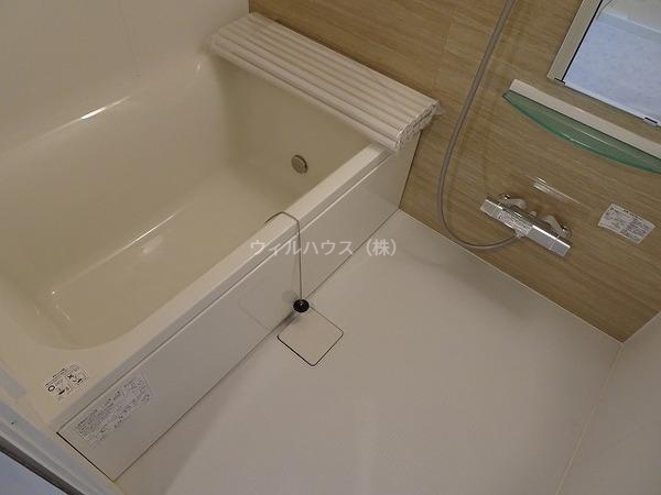バス・シャワールーム　浴室乾燥機、追い焚き機能付きバス！