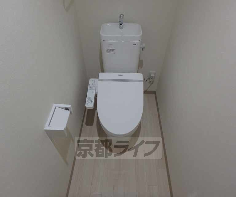トイレ　ウォシュレット付きトイレです。