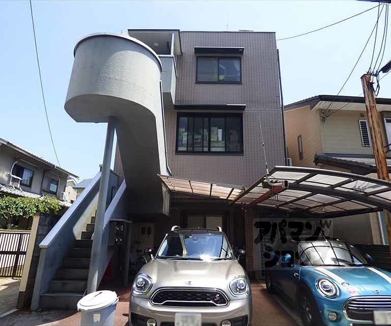西村マンションの外観写真