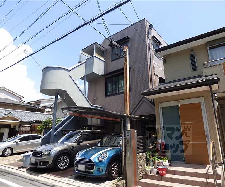 西村マンションの外観写真