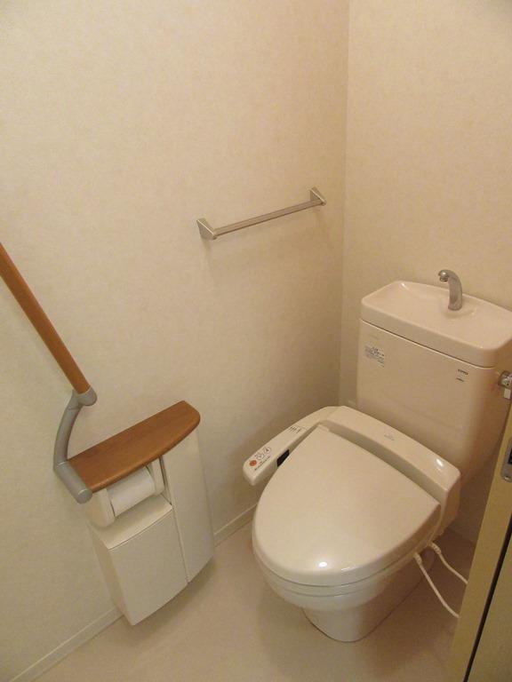 トイレ　写真は別部屋です