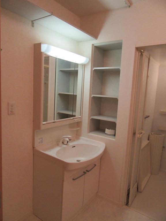 洗面設備　写真は別部屋です