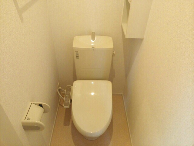 ＪＲ山陰本線 鳥取駅 徒歩18分 2階建 築11年のトイレ写真