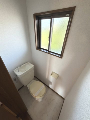 秩父鉄道 持田駅 徒歩11分 3階建 築38年のトイレ写真