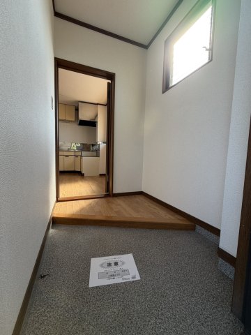 秩父鉄道 持田駅 徒歩11分 3階建 築38年の玄関写真