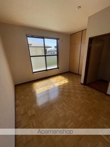 ＪＲ東海道本線 茅ケ崎駅 バス乗車時間：8分 最寄りバス停で下車 徒歩7分 2階建 築33年の居間写真