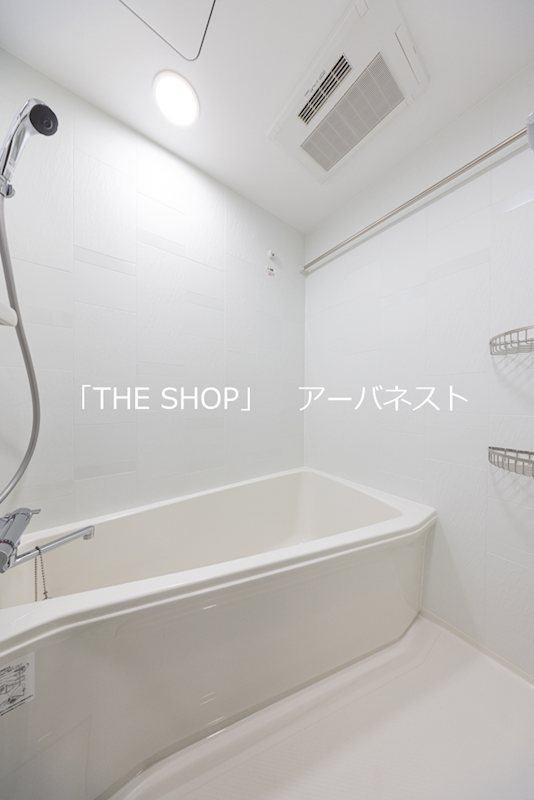 バス・シャワールーム　足が延ばせるバスタブ！