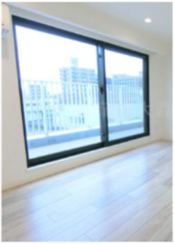 居室・リビング　洋室8.4帖+ロフト付のマンション！