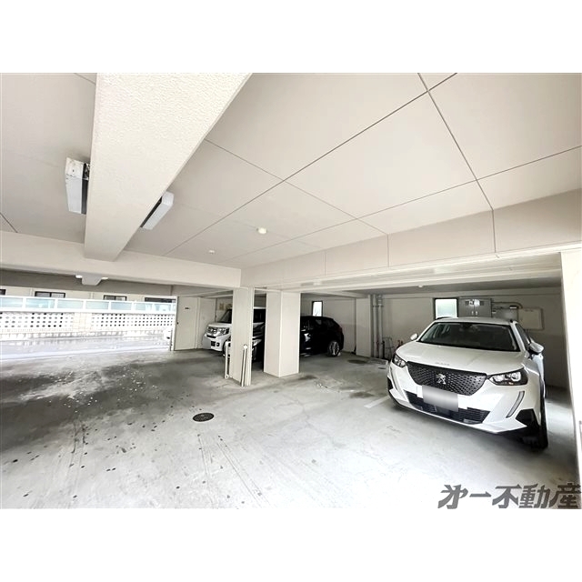 駐車場　駐車場