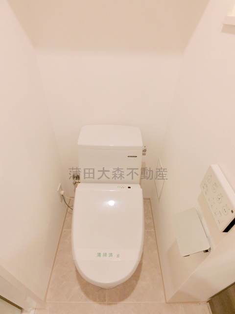 トイレ　温水洗浄便座付きのトイレ