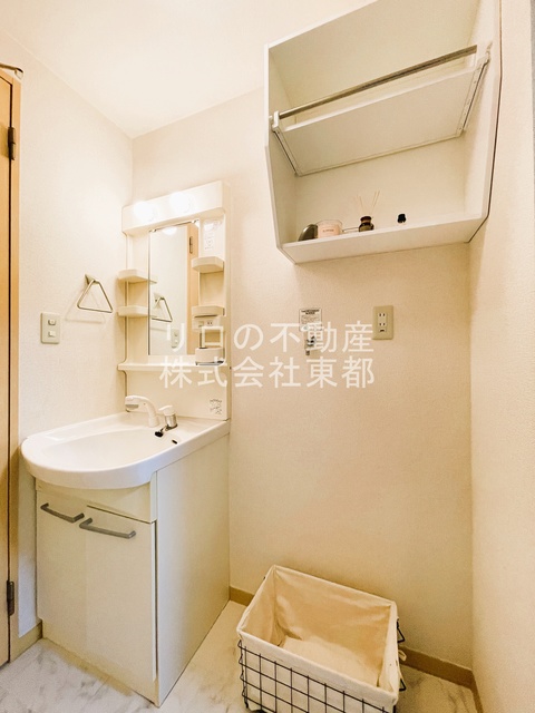 その他　上部収納棚あり！室内洗濯機置き場です♪