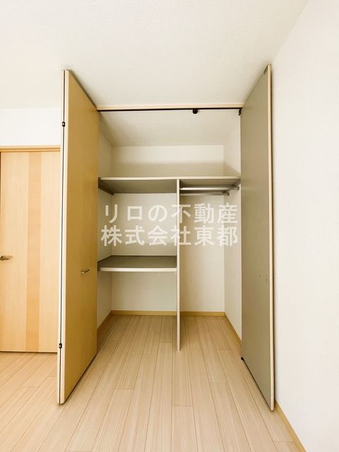 収納　収納ボックスを置いたり、工夫しながら衣類を収納できます♪