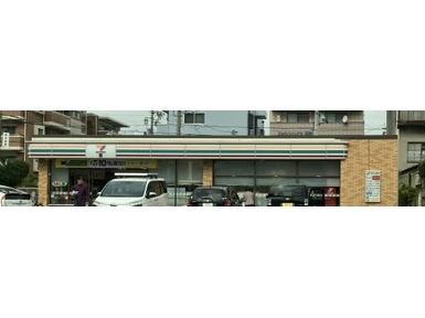 コンビニ　セブンイレブン名古屋豊田3丁目店（コンビニ）まで28m