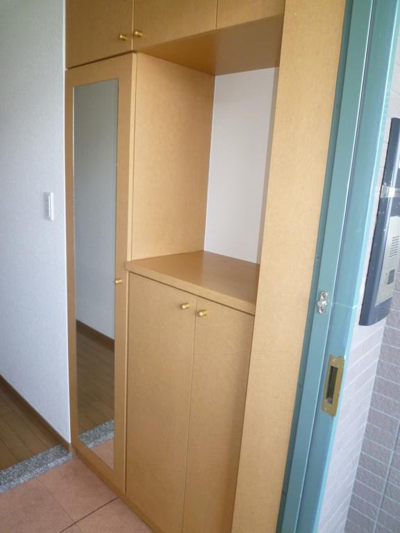 西鉄天神大牟田線 高宮駅 徒歩9分 7階建 築26年の玄関写真