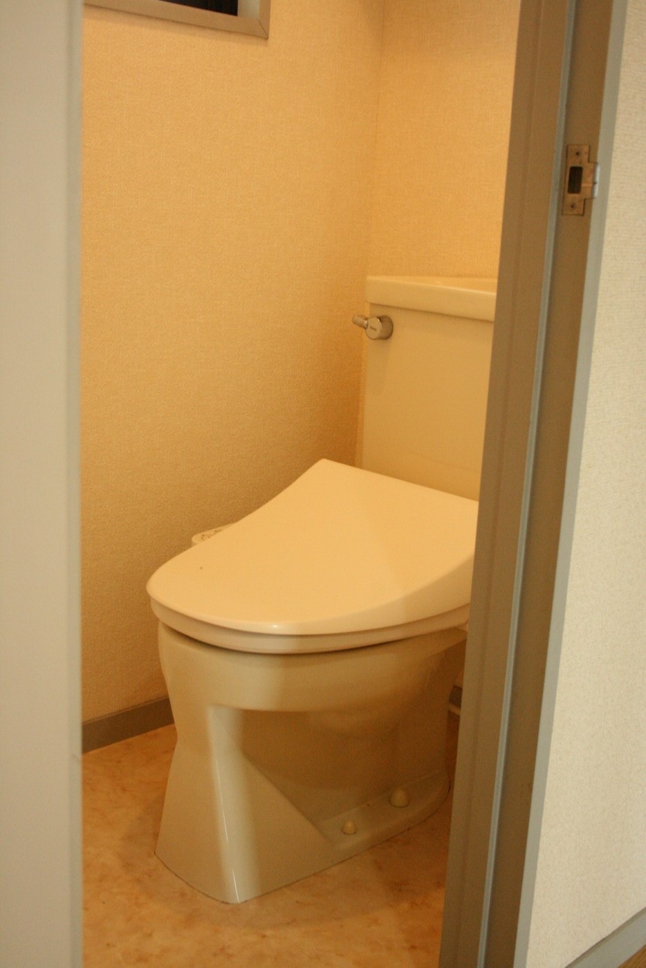 ＪＲ高崎線 高崎駅 徒歩16分 4階建 築37年のトイレ写真