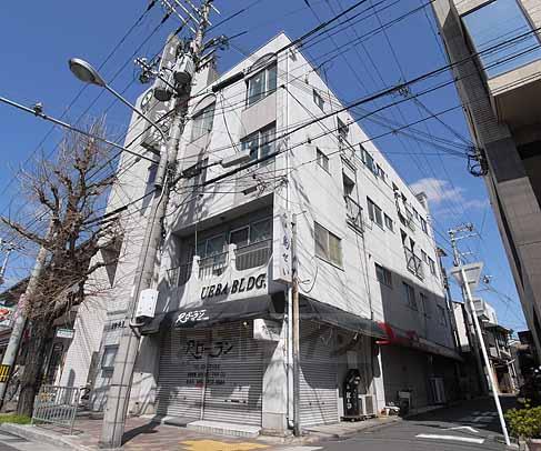 京都市上京区西上善寺町のマンションの建物外観