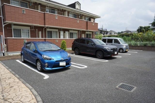 【シャトレ・ブリアン弐番館の駐車場】