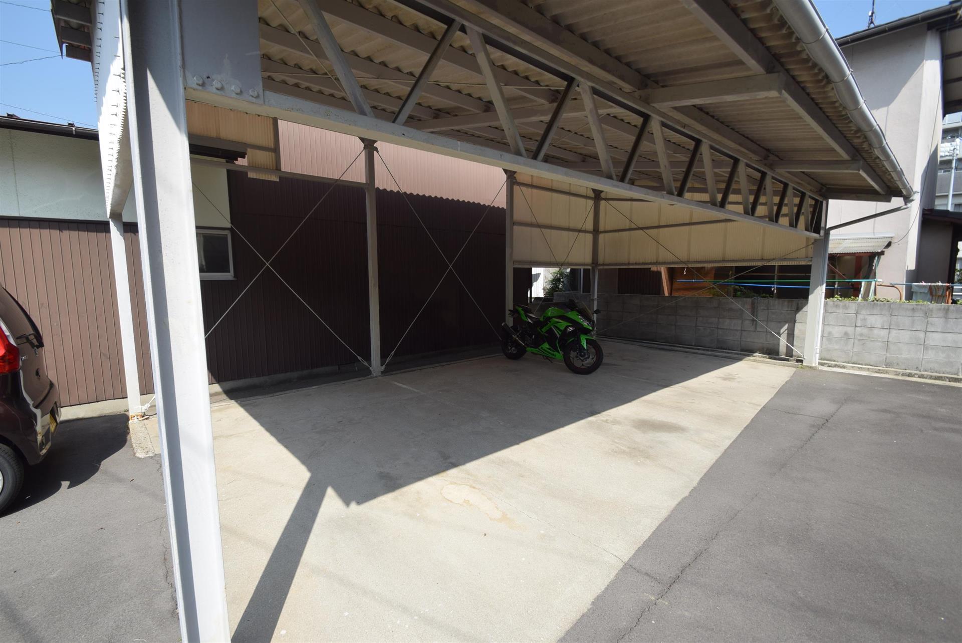 駐車場　屋根付き駐車場（2台目）
