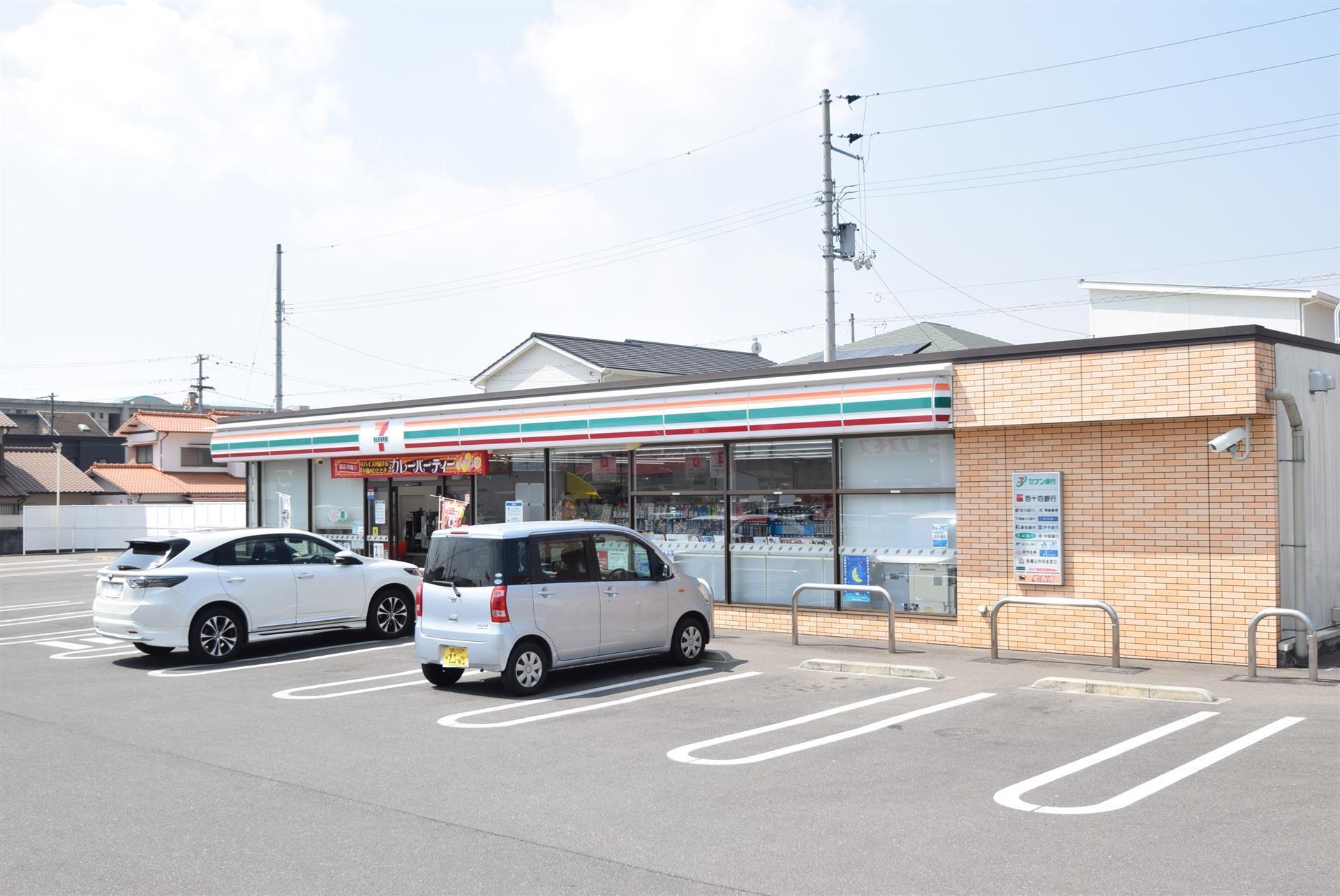 コンビニ　セブンイレブン高松潟元駅北店（コンビニ）まで546m