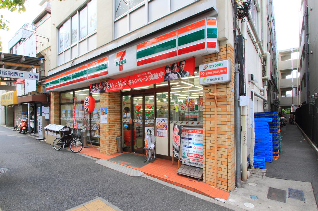 コンビニ　セブンイレブン中野中央3丁目店（コンビニ）まで207m