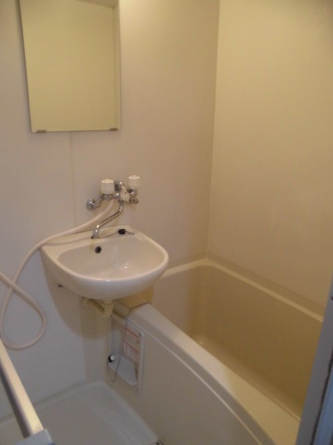 バス・シャワールーム　お風呂トイレ別々のワンルームです。