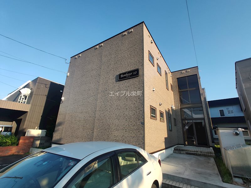 札幌市北区太平十条のアパートの建物外観