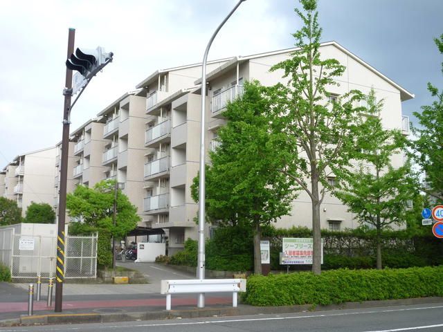 横浜市金沢区柴町のマンションの建物外観