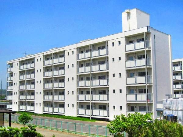 【ビレッジハウス福野1号棟の建物外観】