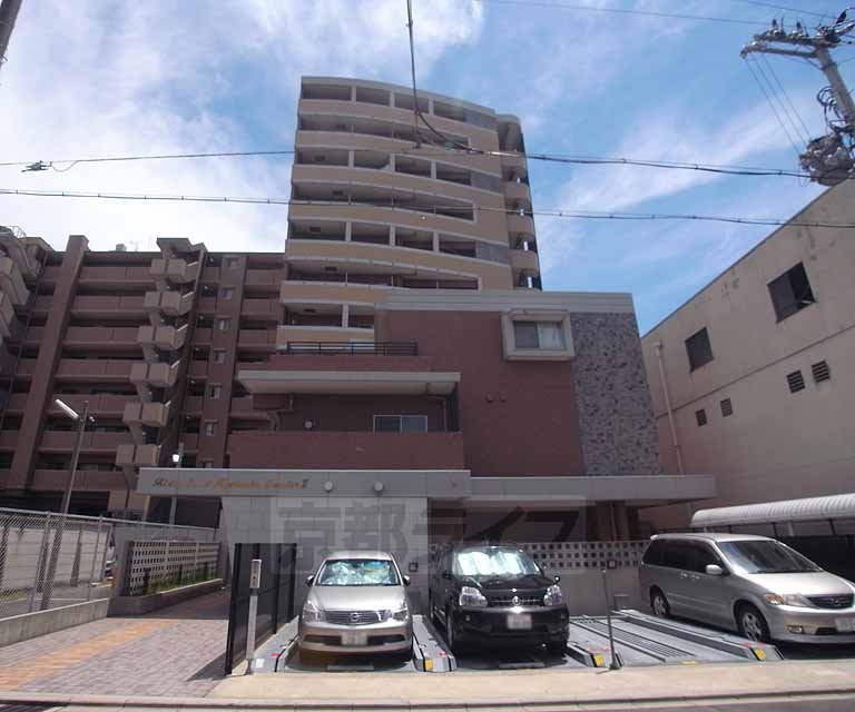 【京都市下京区西七条比輪田町のマンションの建物外観】