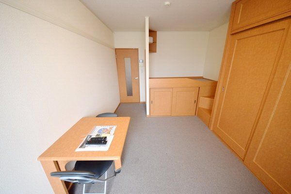 居室・リビング　明るい室内空間